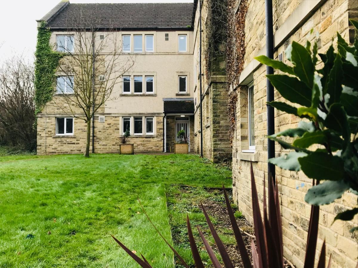 The Venue Serviced Apartments Huddersfield Exteriör bild